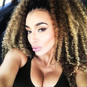 Meet your Posher, Xaviera